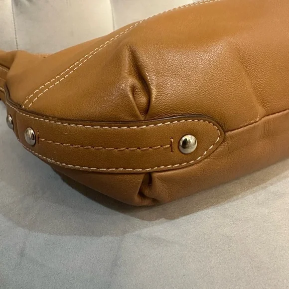 Coach leather crossbody bag tan w adjustable strap